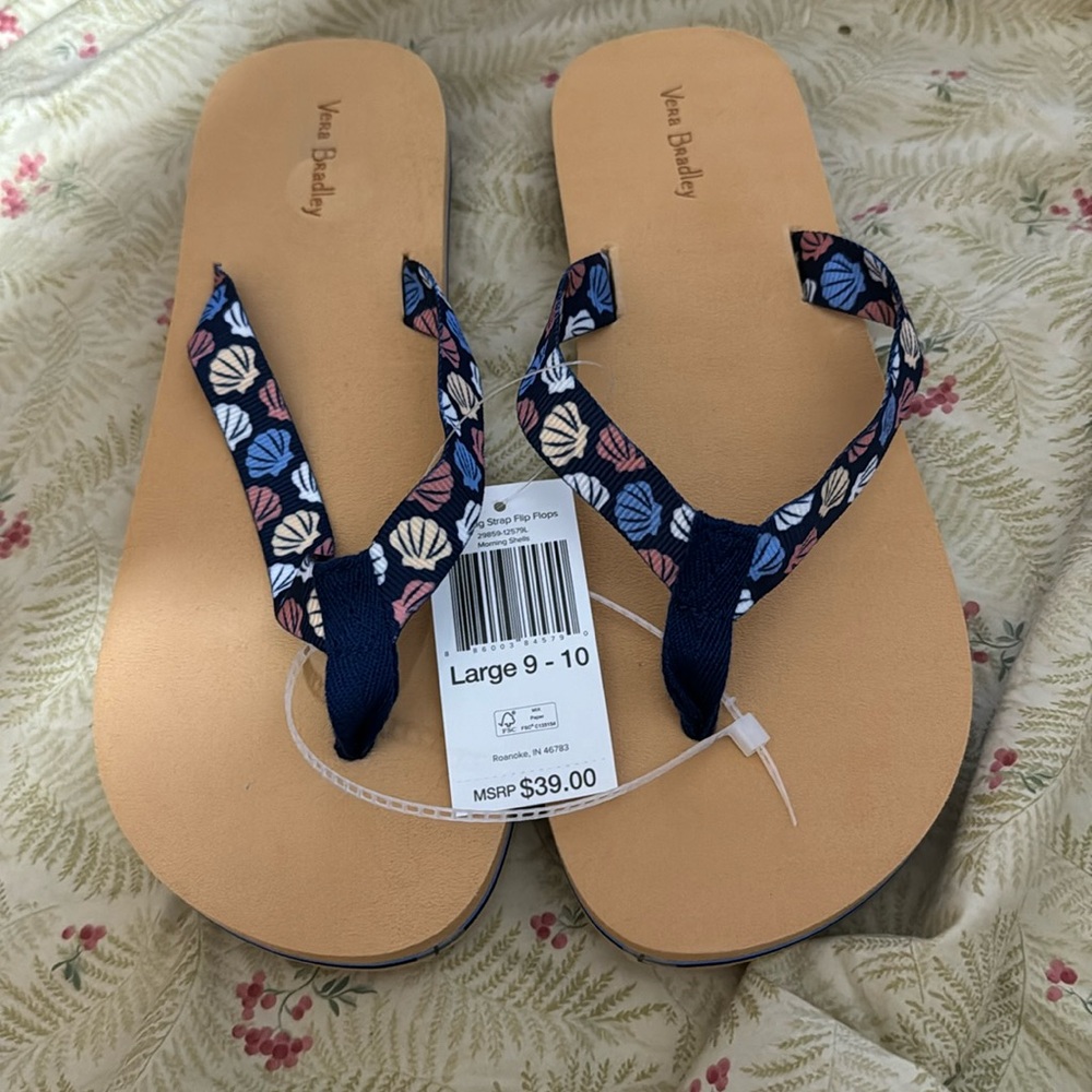 NWT Vera Bradley Flip Flops Sandals, large 9/0 navy  Kauai Floral